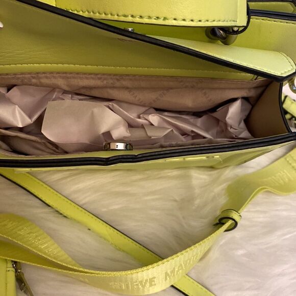 NWT Steve Madden (Bevelyn) Crossbody Bag w/Airpod Pouch - Lime Green*New Color* - Picture 13 of 13